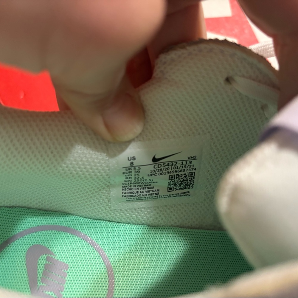 Women’s Nike Air Max Sneakers in near perfect condition - Picture 5 of 7